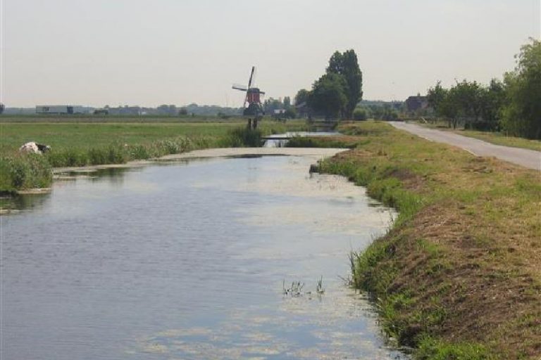 De Vierheemskinderenvaart gezien in de richting van molen “De Rode Wip”
